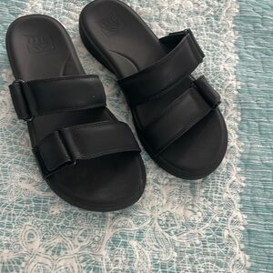 Super cute reef  sandals
